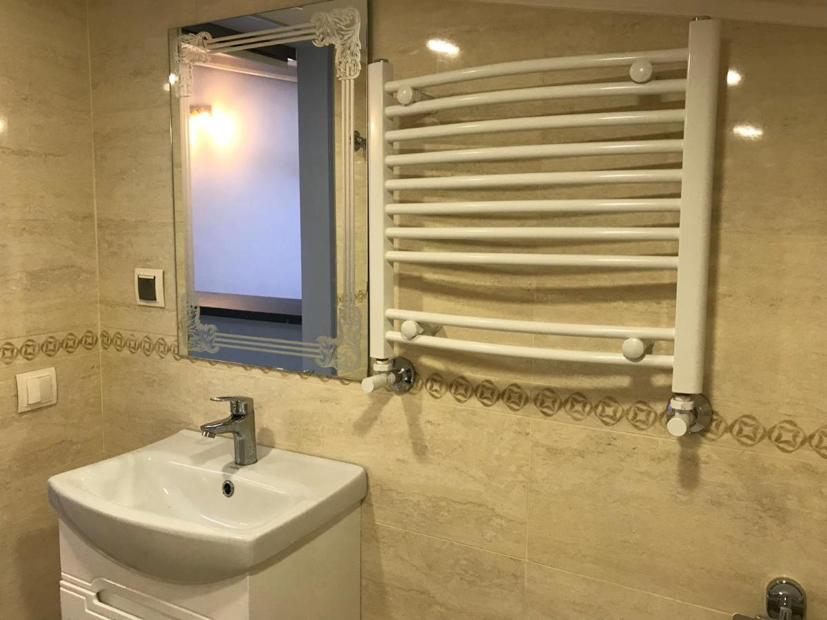 Romantic Lux Vivaldi Suite Svobode Avenue 39 ลวีฟ ภายนอก รูปภาพ